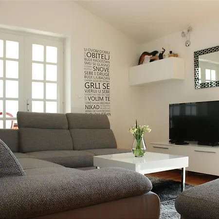 Delux Apartman Sue Апартаменти Спліт